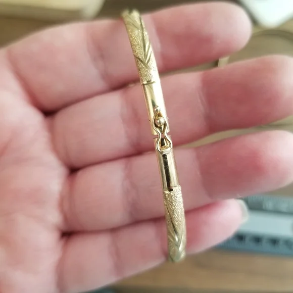 10K Gold Bangle Bracelet